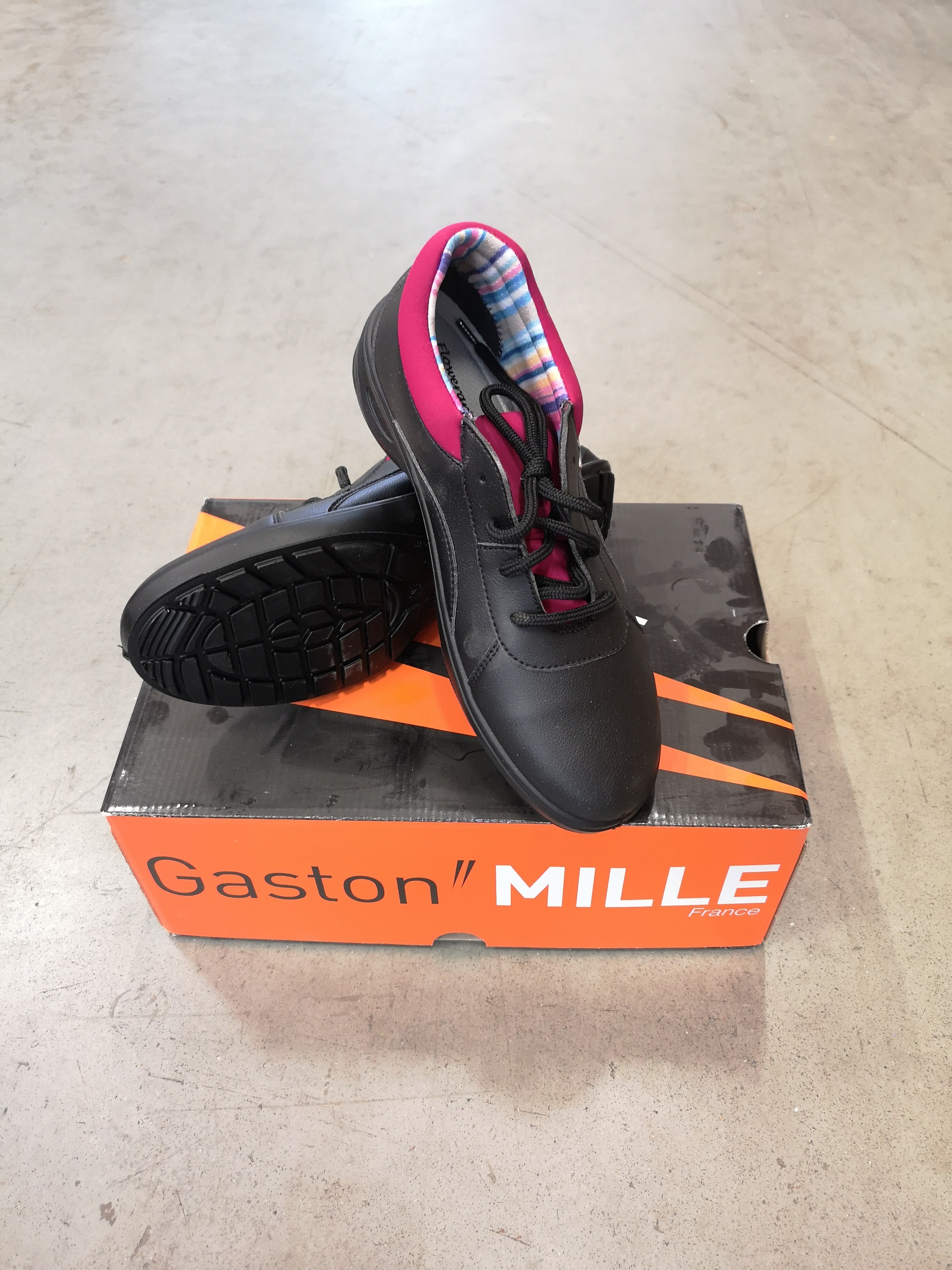 Chaussures de sécurité femme noir et fuchsia t.40 O2 SRC GASTON MILLE GANO940