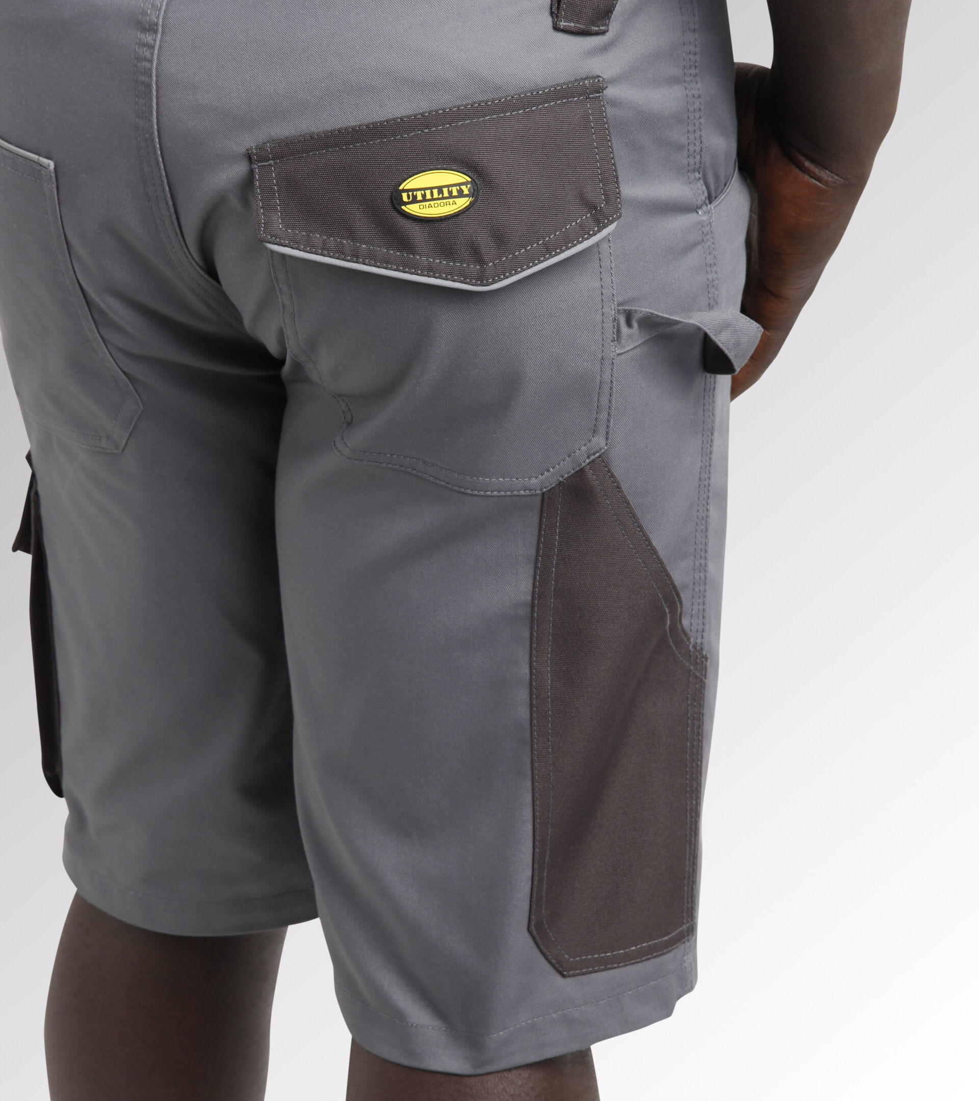 BERMUDA DE TRAVAIL DIADORA POLY AVEC POCHES GRIS MÉTAL - 161758750700