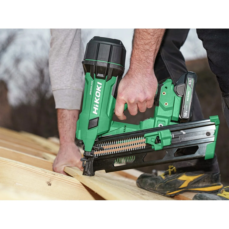 Cloueur 90mm 21°- 18v Li-ion Brushless - tête ronde bande plastique - sans batterie ni chargeur - HIKOKI - NR1890DRAW9Z