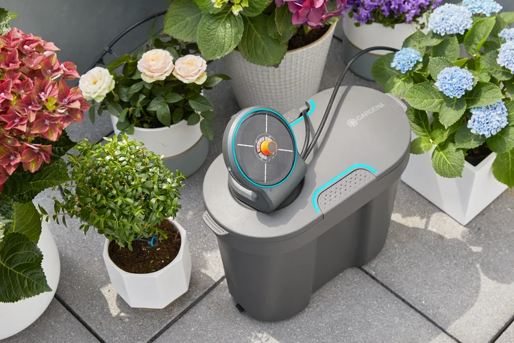 Solution d'arrosage automatique solaire AquaBloom avec réserve d'eau - GARDENA - 13301-20