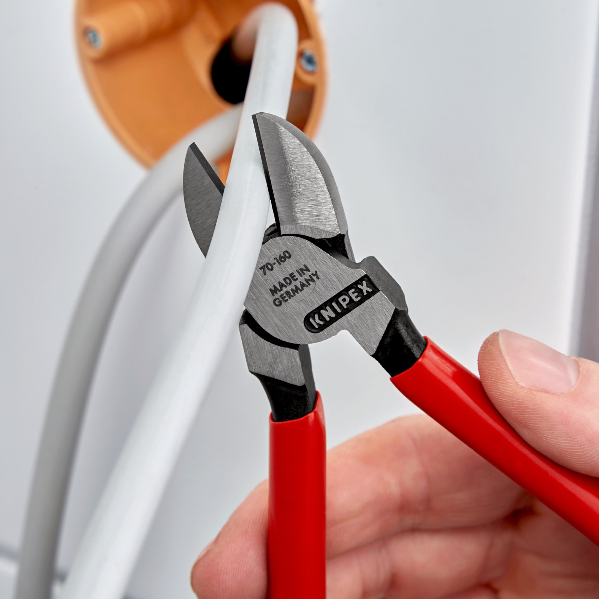 Pince coupante de côté 160mm gaine pvc KNIPEX coupe acier Ø 3mm sur carte - 70 01 160 SB
