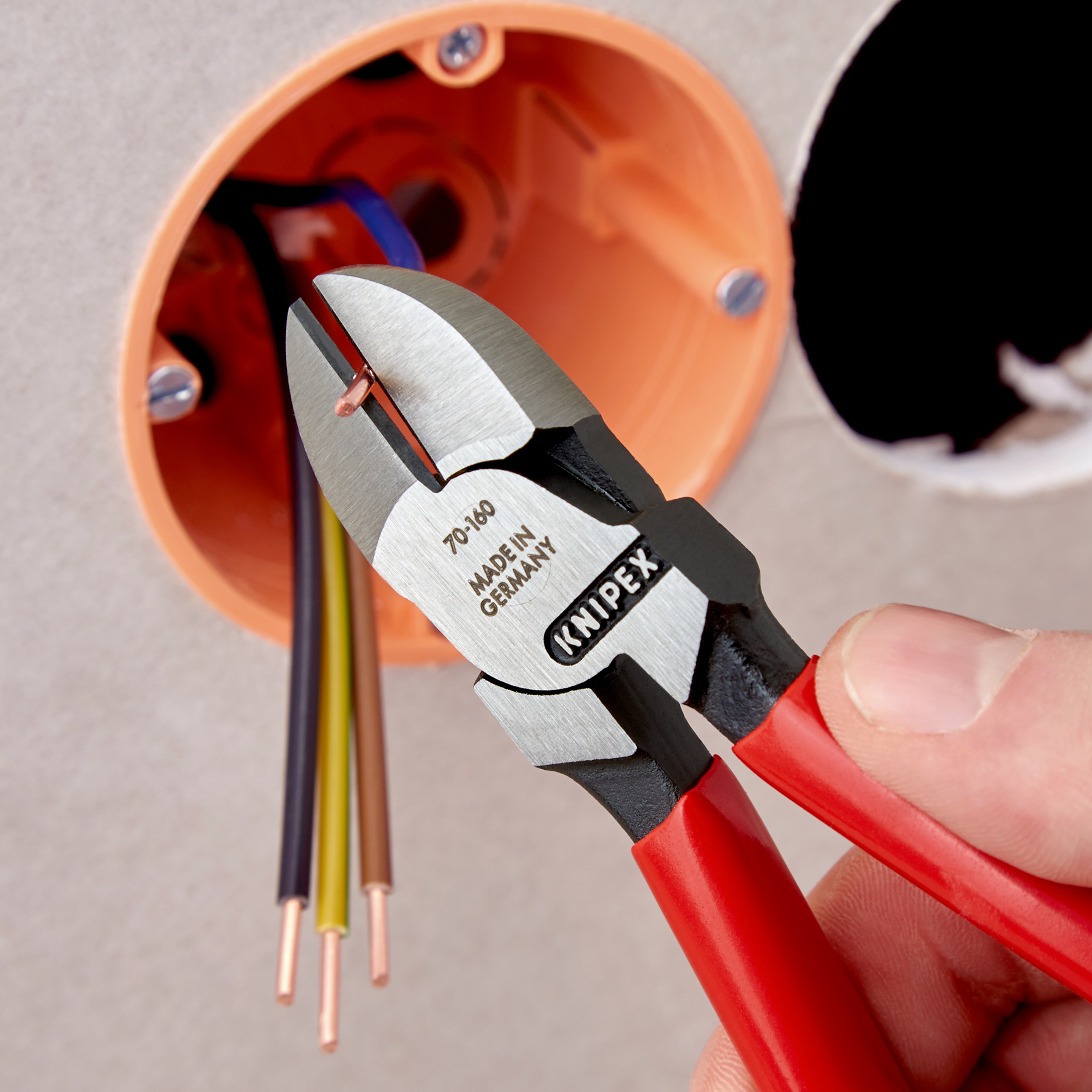 Pince coupante de côté 160mm gaine pvc KNIPEX coupe acier Ø 3mm sur carte - 70 01 160 SB