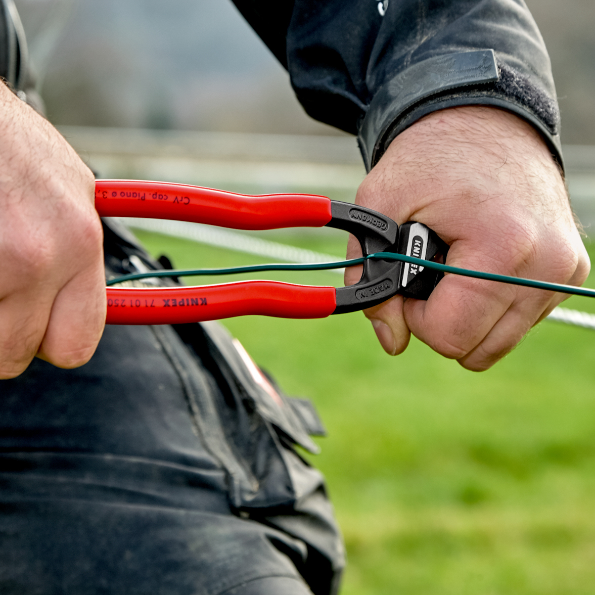 Pince coupe-boulon compact Cobolt 250mm KNIPEX - 71 01 250 SB