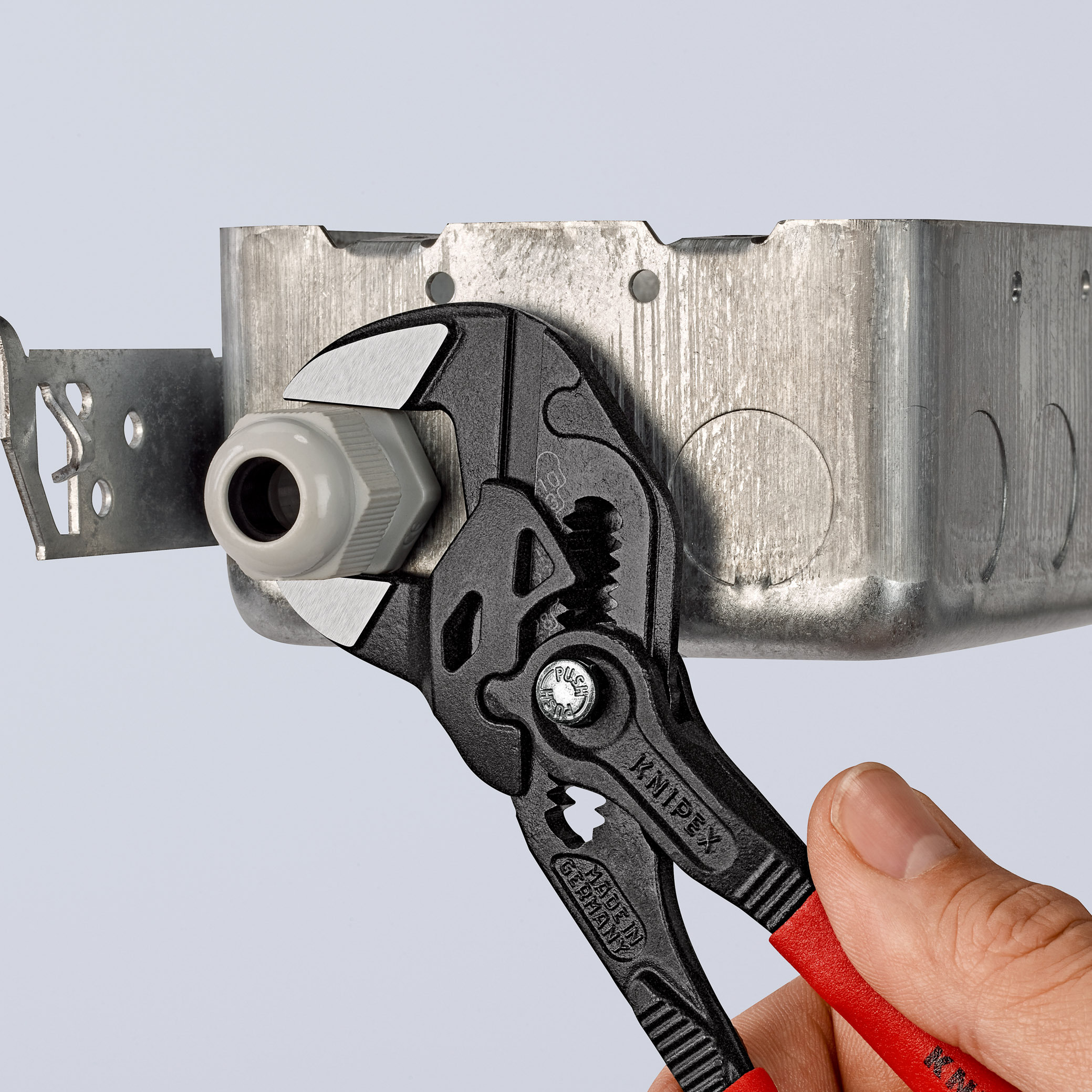 Pince cle 180mm brunie gaine pvc KNIPEX - 86 01 180 SB