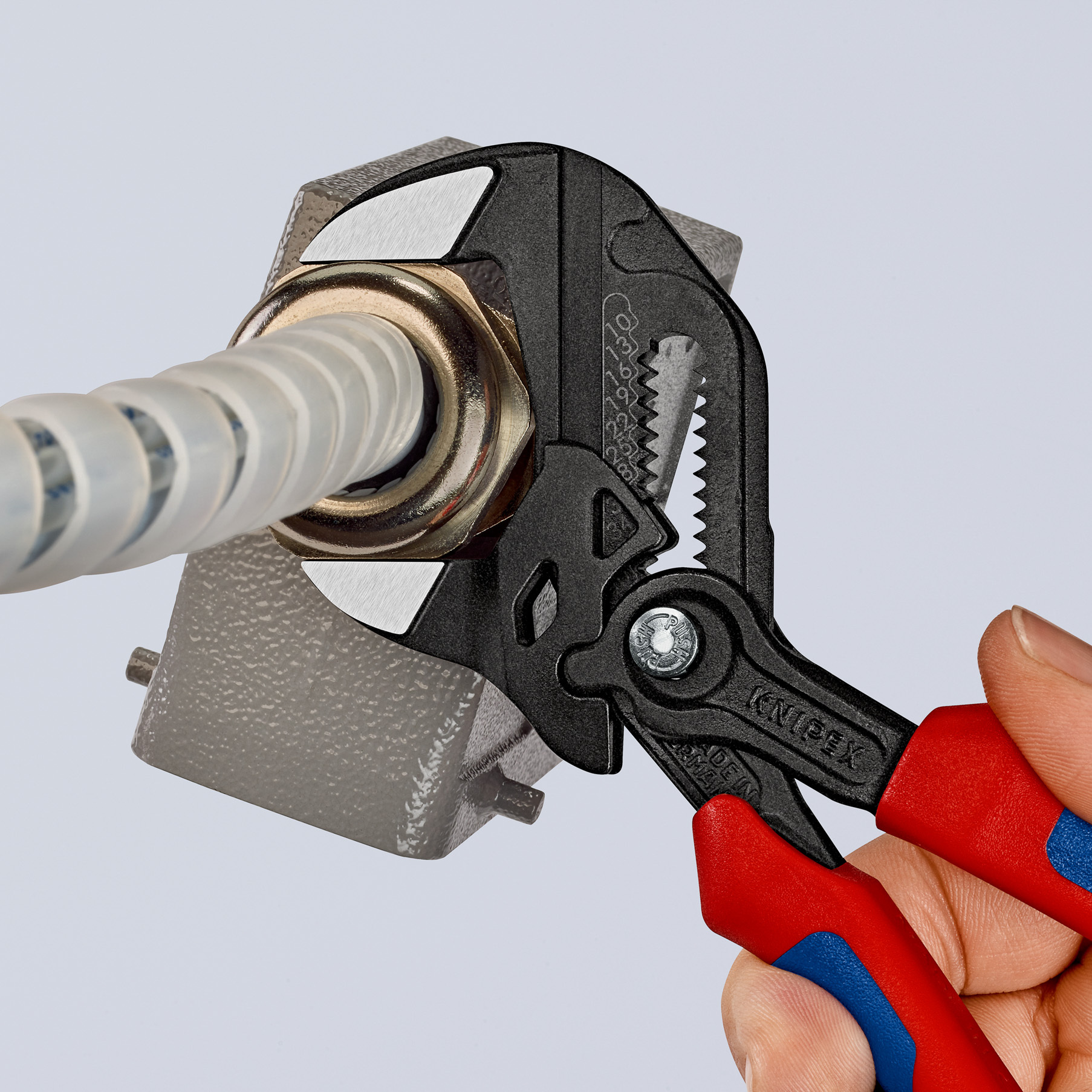 Pince cle 180mm brunie bimatiere KNIPEX - 86 02 180 SB