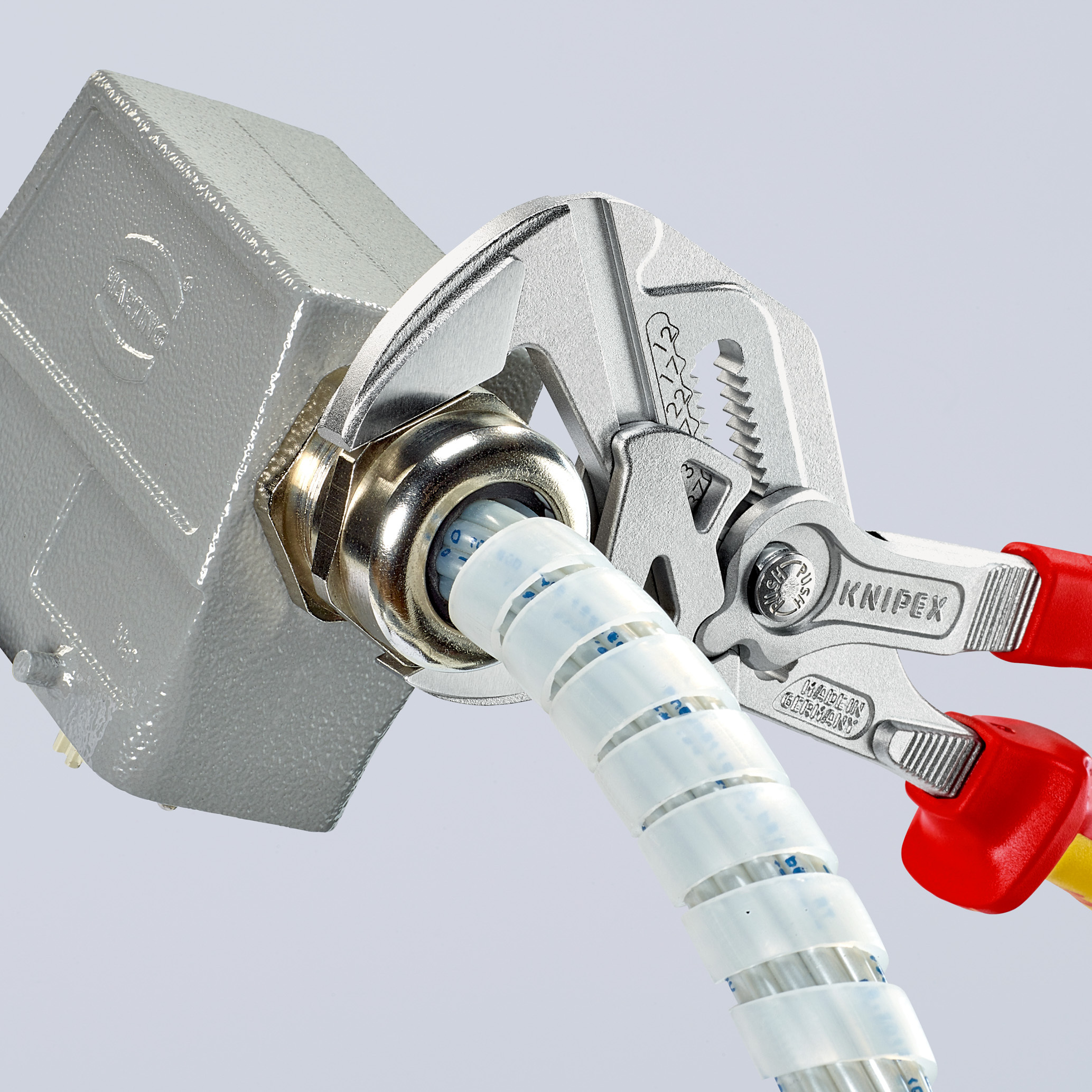 Pince cle 250mm chrome 1000v bimatiere KNIPEX - 86 06 250 SB