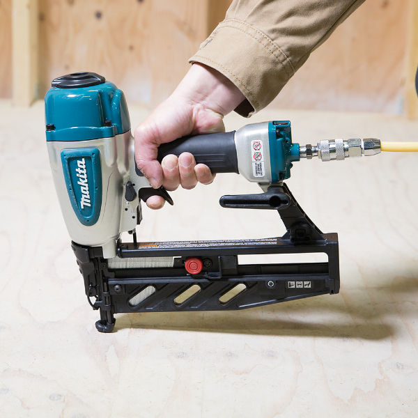 Cloueur pneumatique - 8,3 bar - 25 à 64 mm - MAKITA - AF601
