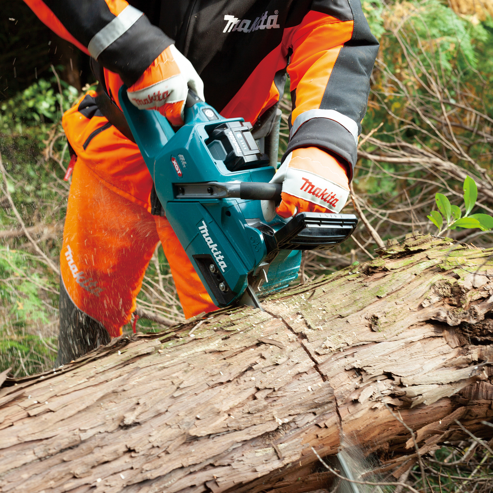 Tronçonneuse MAKITA XGT 40 V Max Li-Ion 35 cm Produit seul - UC011GZ01