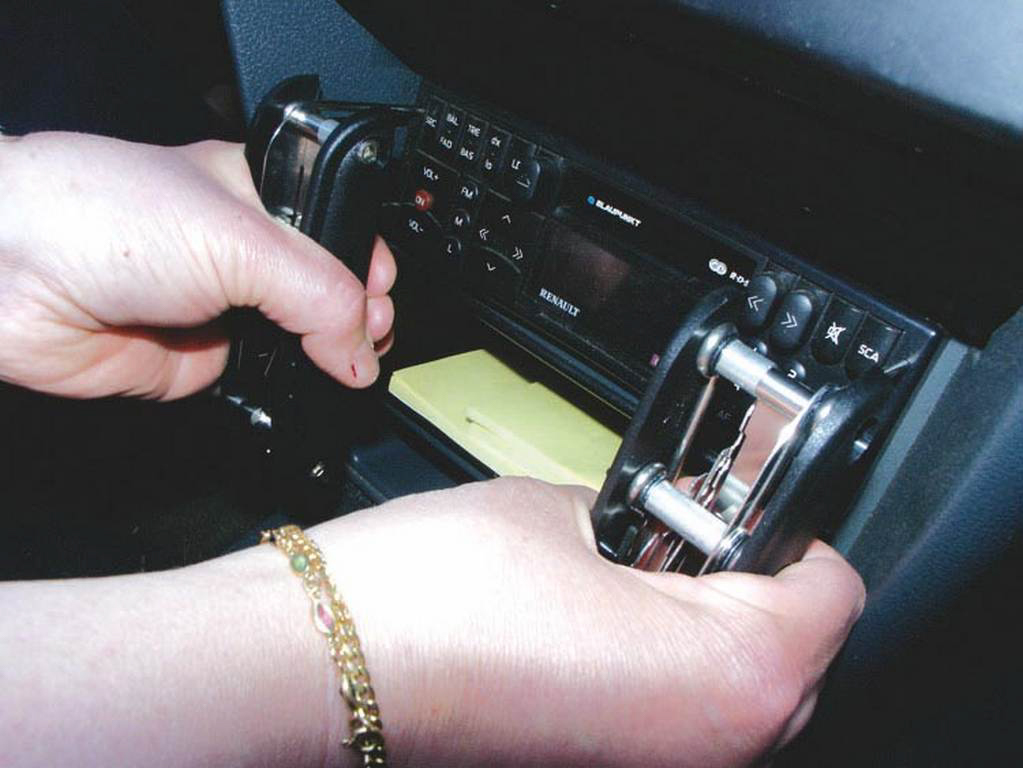 OUTIL DE DEMONTAGE AUTO-RADIOS SAM OUTILLAGE - 208MPA