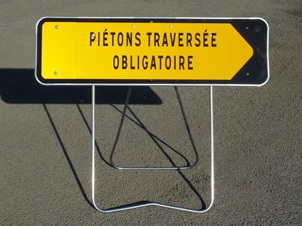 Panneau de signalisation PPO PIETONS TRAVERSEE OBLIGATOIRE avec pieds 1000x300mm NADIA SIGNALISATION - N002PPOCLTSPS