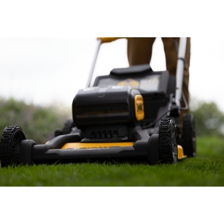 Tondeuse 53 cm XR 2 X 18V 8Ah Li-Ion Brushless - autopropulsée - DCMWSP156W2-QW - DEWALT