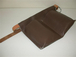 POCHE À CLOUS SASSI 35 x 20 x 3 CM MARRON -203