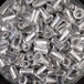 200 écrous crantés à aluminium à tête plate à M6x16mm - SCELL-IT - EAD0630