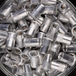 100 écrous crantés à aluminium à tête fraisée 90° à M8x19mm - SCELL-IT - EAK0845