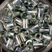 100 écrous crantés à acier à tête plate à M8x16mm - SCELL-IT - TCD0830